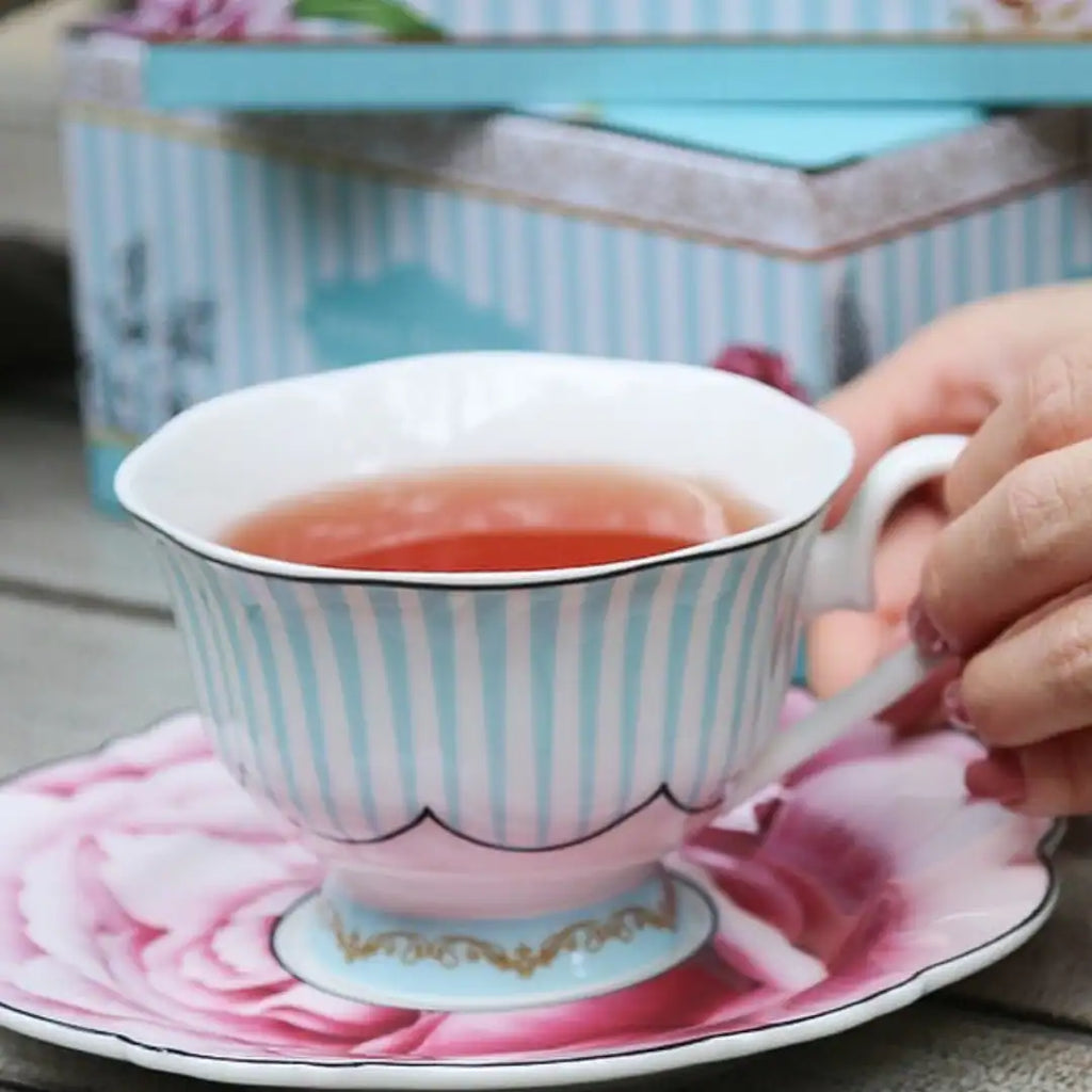 JENNA CLIFFORD – Wavy Rose Cup & Saucer In Gift Box