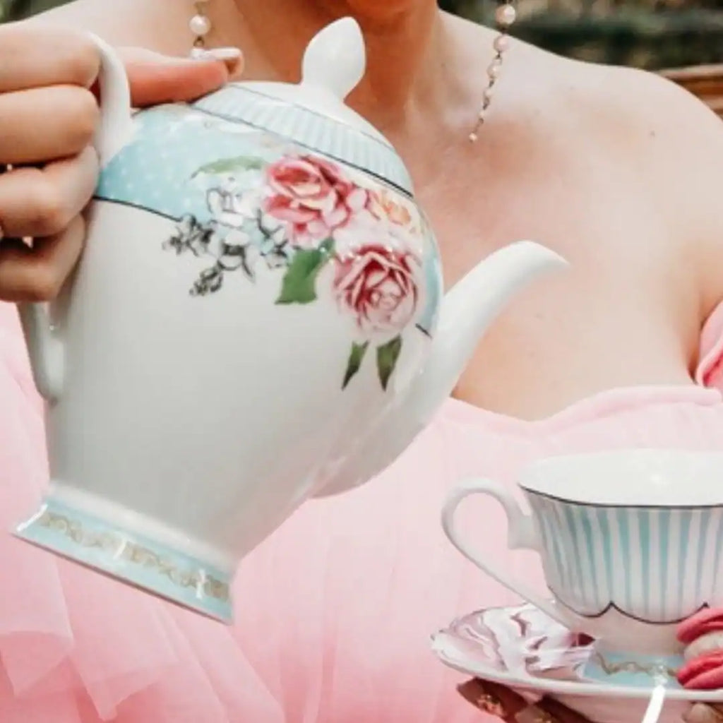 JENNA CLIFFORD – Wavy Rose Teapot