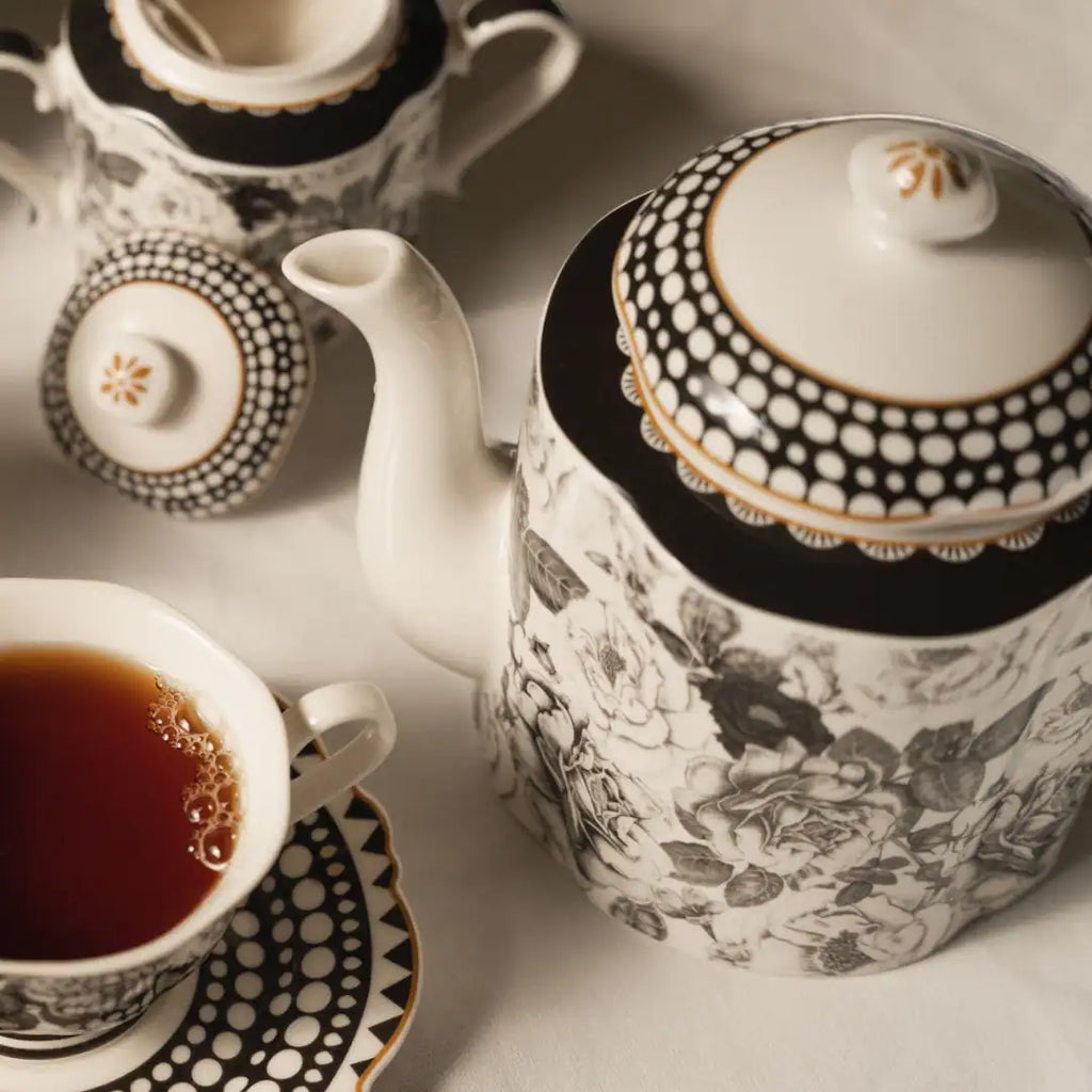 JENNA CLIFFORD – Black Rose Teapot