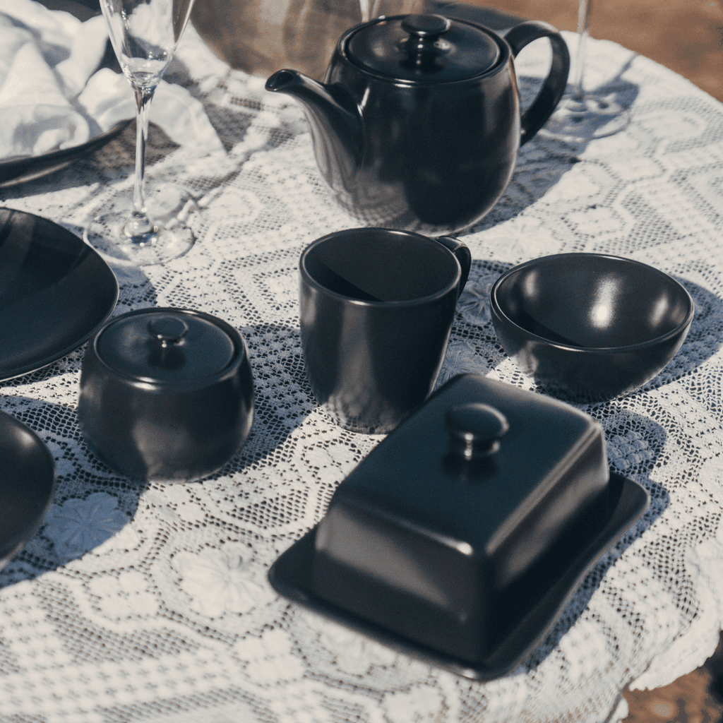 JAN – Noir et Noir Teapot